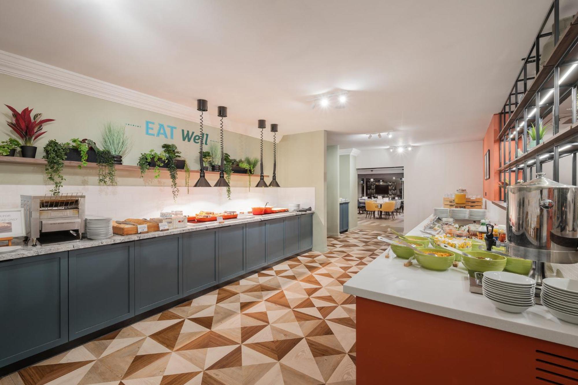 Holiday Inn York By Ihg Exterior photo